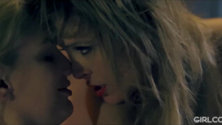 Kerek popsik ujjazása forró leszbikus játékban