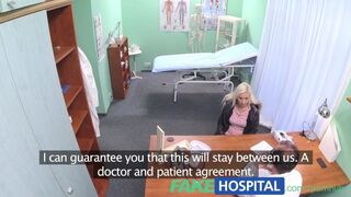 Szőke paciens vírusos betegséggel csábítja az orvost a klinikán