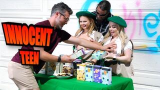 Cserkésznők vevői farkakkal tömve