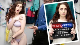 Perverz rendőr basz Aria-t az asztalon