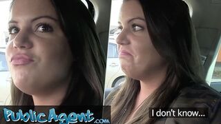 Diák csaj kint élvezi a mély beleélvezést