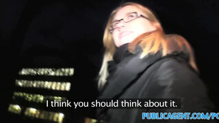 Szőke kollégista engedi dugni magát