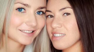 Tiffany Doll mohón falatozik Victoria Puppy nedves punciján