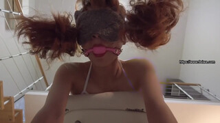 Fiatal kínai tini megkötözve