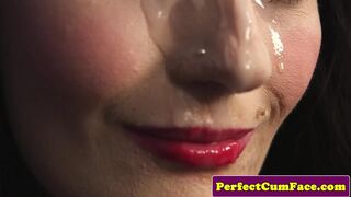 Csipkés csábító óriási arcon spriccelés