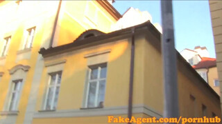 Szexi MILF ordítva spriccel üvöltve élvezve