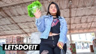 Olajos latin milf útfélen kapja seggre durván