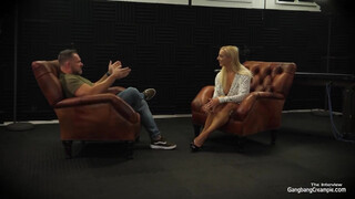 Szőke milf gangbang creampie nedves interjú