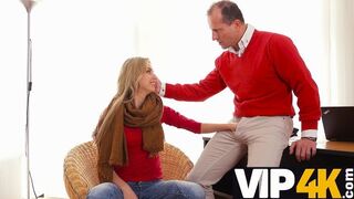 Szomszédlány segítő szex szőkével vadul