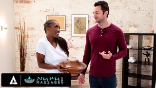 Daya Knight forró nuru masszázsban megdugja yoga csapattársát