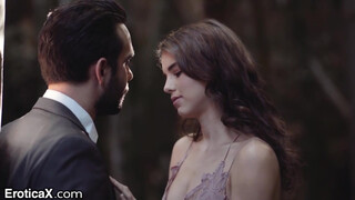 EroticaX - Ellie a tanárától vesz szex leckéket