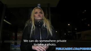 Félénk szöszi nyilvánosan megdugva