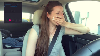 Csaj kajáért cserébe spriccelve élvez el