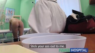 A kiszámíthatatlan orvos megdugja a tolvaj puncáját telelövéssel