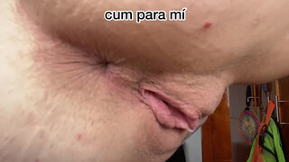 EmilyRose szaftos puncáját tárja ki