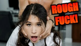 Gyakornoknő mindig készen áll főnöke spernyéjére