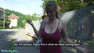 Hatalmas mellű belga kurva utcán megdugva