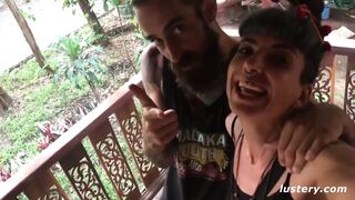 Maya megadja magát edward nagy faszának a dzsingelben