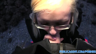 PublicAgent molett lány utcán kap randi dugást