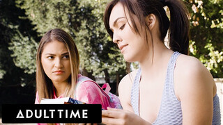 Egyetemista csaj tanárnőjét nyalja leszbikusan