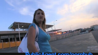 PublicAgent csaj modell álma alatt kefélnek