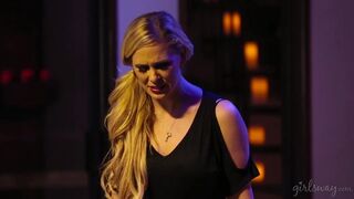 Cherie Deville és Mercedes Carrera forró leszbikus fetis kalandja