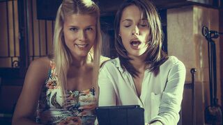 Nikita nyalja Sweet Cate sima borotvált puncáját