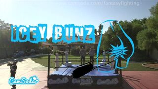 Forró fantasy harc nagy mellű tini bombázókkal