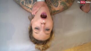 Kemény német amatőr milf szopja a nagy fasznak