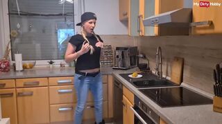 Német milf kukoricával tömi tele nedves lyukát