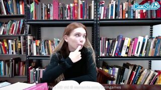 Tini egyetemista titokban maszturbál a webkamerán tanulmányi szünetben