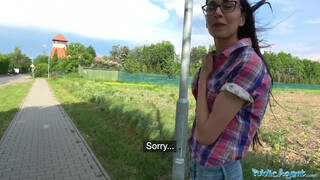 Félénk tinicsaj réti baszása Public Agenttel