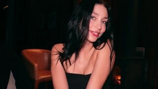 POV: A laza borozós este vadra fordul, amikor egy dögös elveszett tini lány dörömböl az ajtómon