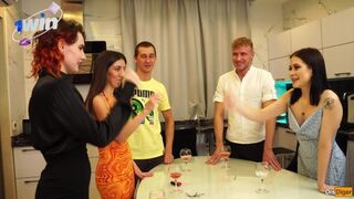 Újévi szexorgia a szvingerklubban – óriás farkak szenvedélyes ütközete!