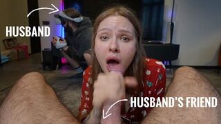 POV: a feleség csábítóan megdicsőíti a férj barátját, amíg ő VR-ben kalandozik