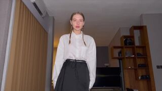 Egyházi iskolás osztálytársam megnyugtatja a farkamat forró szopással