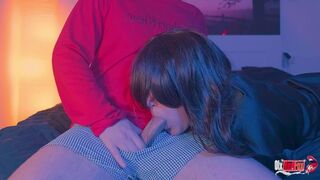 Mostoha fia keményen eldugja a farkát a mostohaanyja szájában