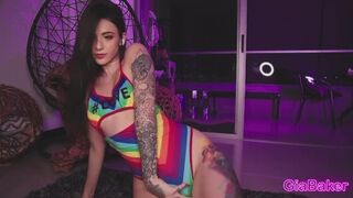 Gia Baker forró tánca és intenzív önelégítése kamerán