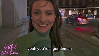 Érett házas milf mohón csal, és könyörög, hogy mélyen beleélvezzek a bozontos brit puncijába