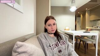 A rossz osztálytársam mindig a farkára gondol, nem a tanulásra, megdugtam és a szájába lőttem