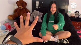 A szerény orosz tini dús keblekkel csábítja el tanárát és vadul megdönti