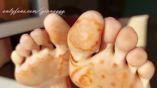 Szenvedélyes lábimádat mocskos vágyakkal szőrös MILF és ginnagg iránt