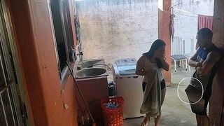 Feleség távozott, a szobalány megadta magát kemény vágyamnak