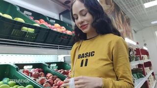 Meghívok egy dögös idegent a piacról, és vadul szexelünk át az éjszakán