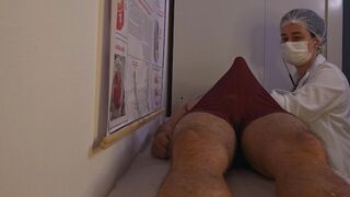 A szenvedélyes nővér kemény dugásra kényszeríti a betegét