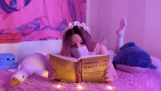 Apró tini lányt teleélvezik a tökéletes seggén