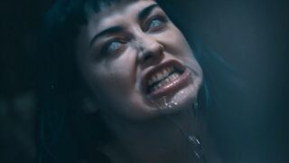 Szexi Kék Hajú Punk Lány Átváltozása - Jewelz Blu a Parasited Csatornán Vadul Mag Numb-bal