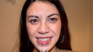 Tiffany Doll mohón nyeli a vastag francia farkat a castingon, aztán spriccelő élvezetet kap az arcára