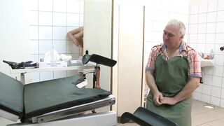Fiatal tini döbben meg a tapasztalt cseh doktornál az Old Pigs csatornán