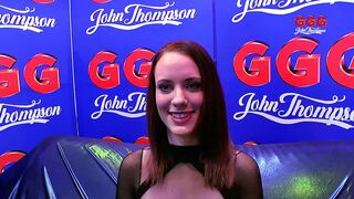 Viktoria Goo vörös szépség casting lány, dús keblekkel csoportos élvezetbenViktoria Goo tüzes vörös casting lány, dús melleivel szenvedélyes négyesben